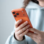 iPhone in der Hand