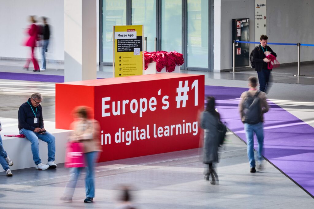 Die LEARNTEC öffnet bereits zum 32. Mal ihre Tore und präsentiert die neuesten technologischen Lösungen im Bereich digitale Bildung.