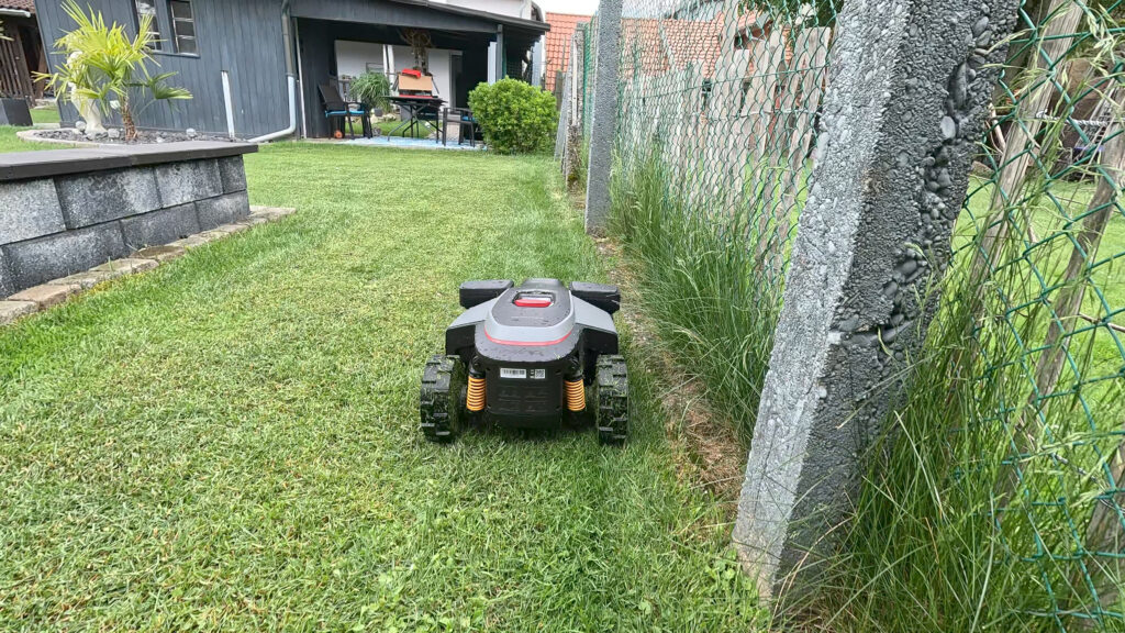 Trotz extra Seitenmähwerk bleibt beim Kantenschnitt Luft nach oben.