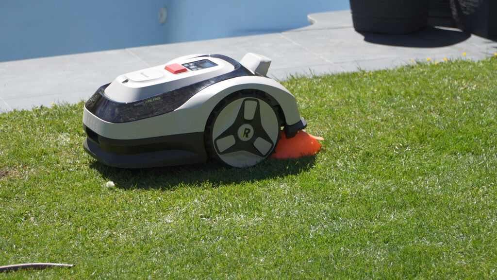 Jeder Mähroboter muss sich in den gleichen Disziplinen beweisen.