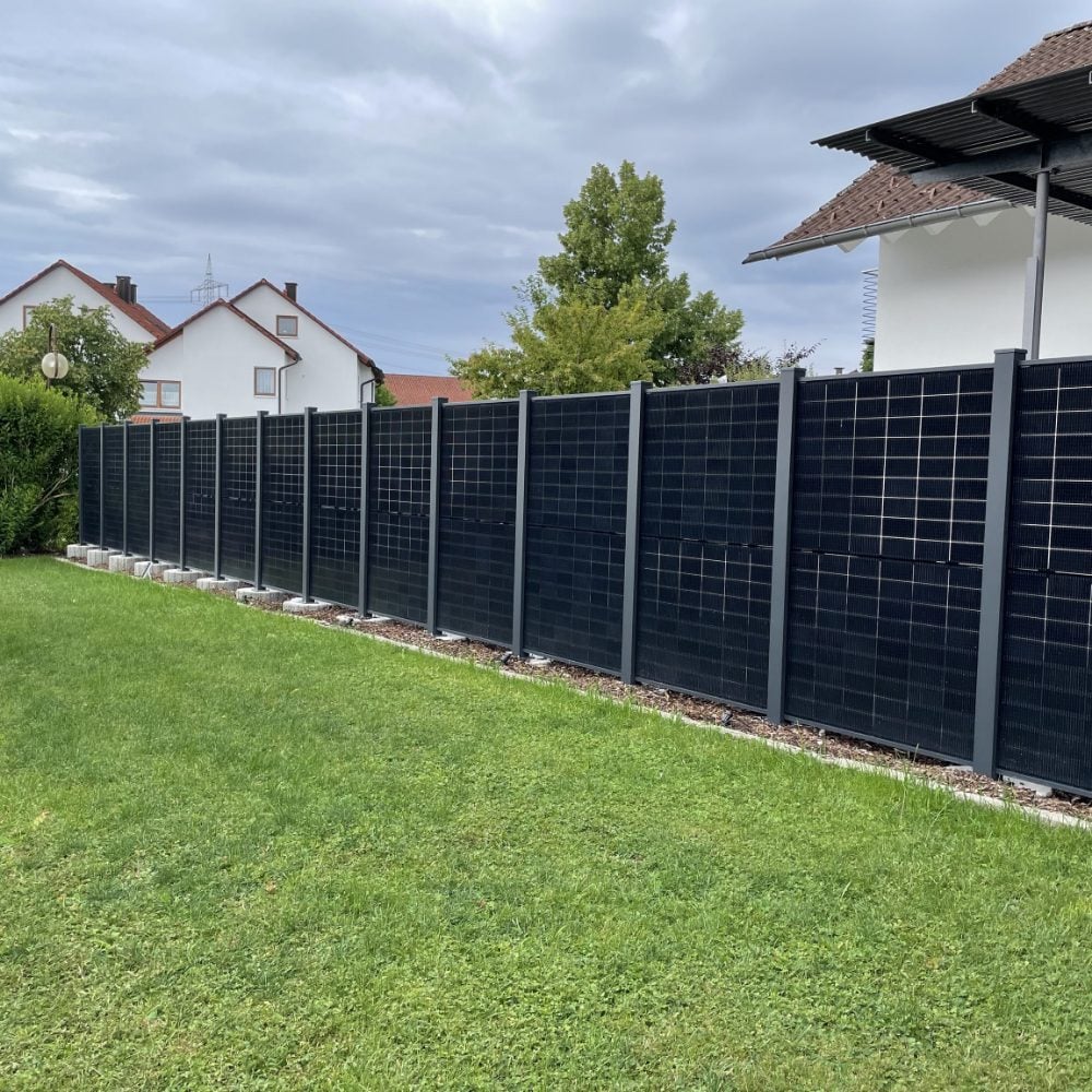 Ein Solarzaun ist deutlich mehr, als nur ein Sichtschutz.