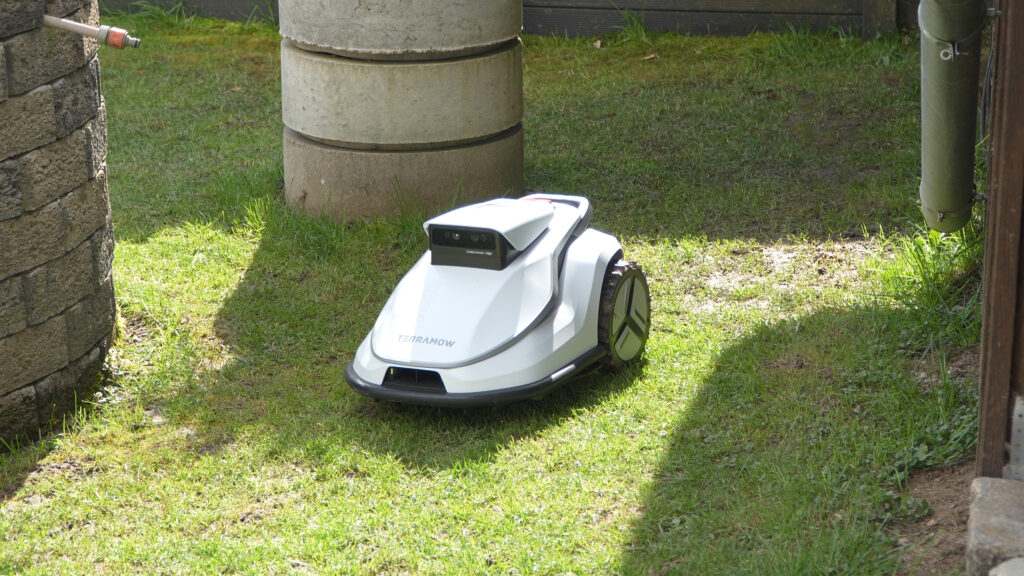 Das Design des V600 erinnert stark an die Mähroboter von eufy.