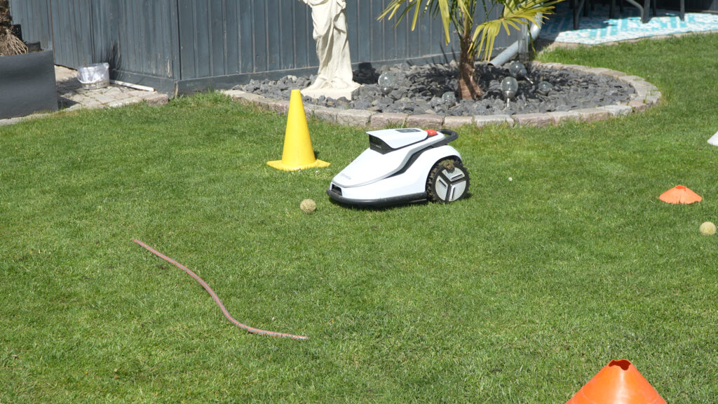 Selbst Tennisball und Gartenschlauch waren kein Problem für den V600.