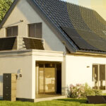 Haus mit vielen Solarmodulen