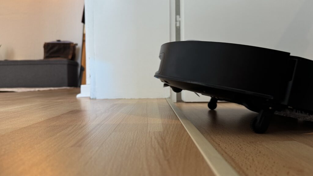 Der X60 kann Hindernisse von 10 cm Höhe überwinden.
