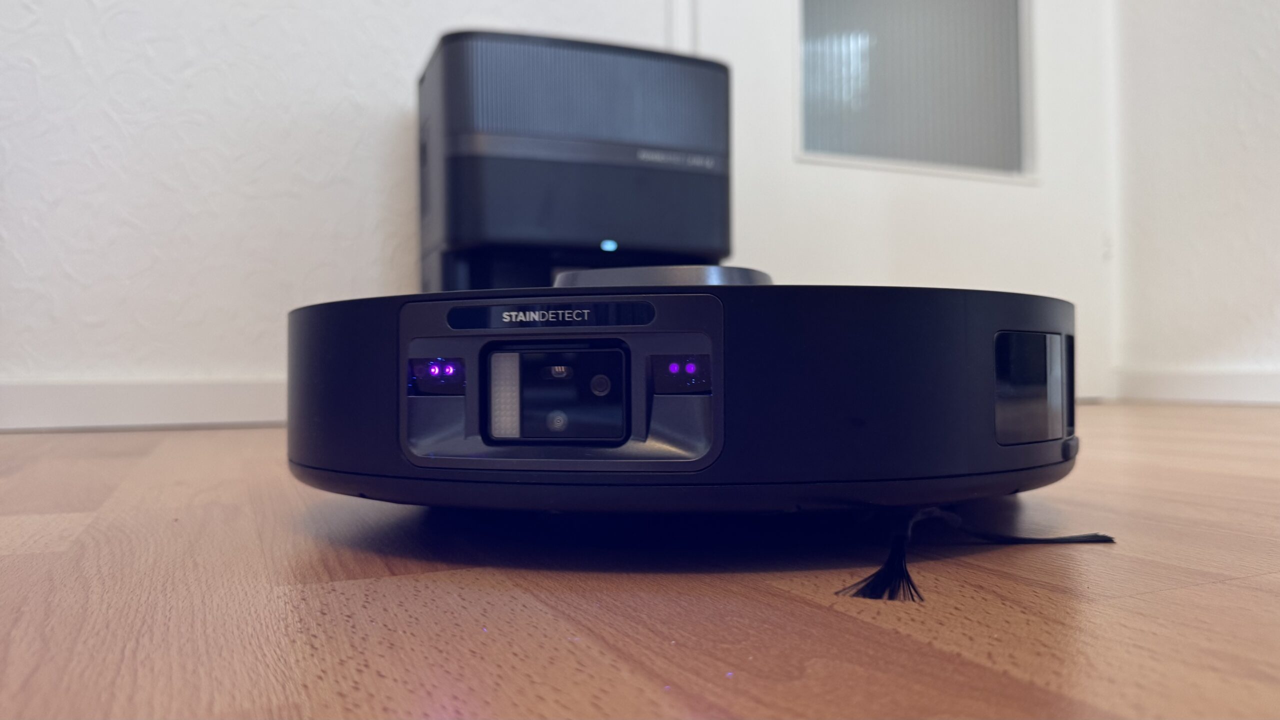 Test: Shark PowerDetect UV-Reveal erkennt Flecken, kann sie aber nicht wegwischen