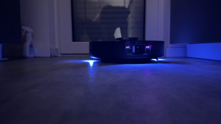 Shark PowerDetect UV-Reveal im Test: Der Saugroboter, der unsichtbare Flecken findet