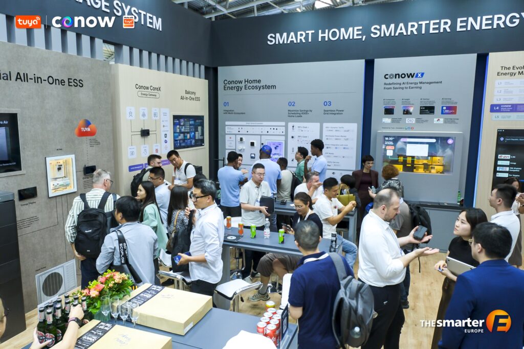 Tuya zeigte auf der InterSolar zahlreiche Speicherlösungen.