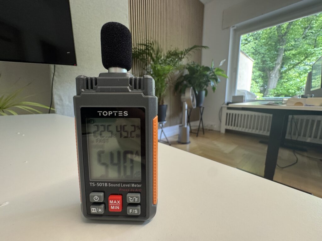 Hörbar kraftvoll: Mit 54 dB auf Stufe 10 ist der der DREAME MF10 deutlich wahrzunehmen.