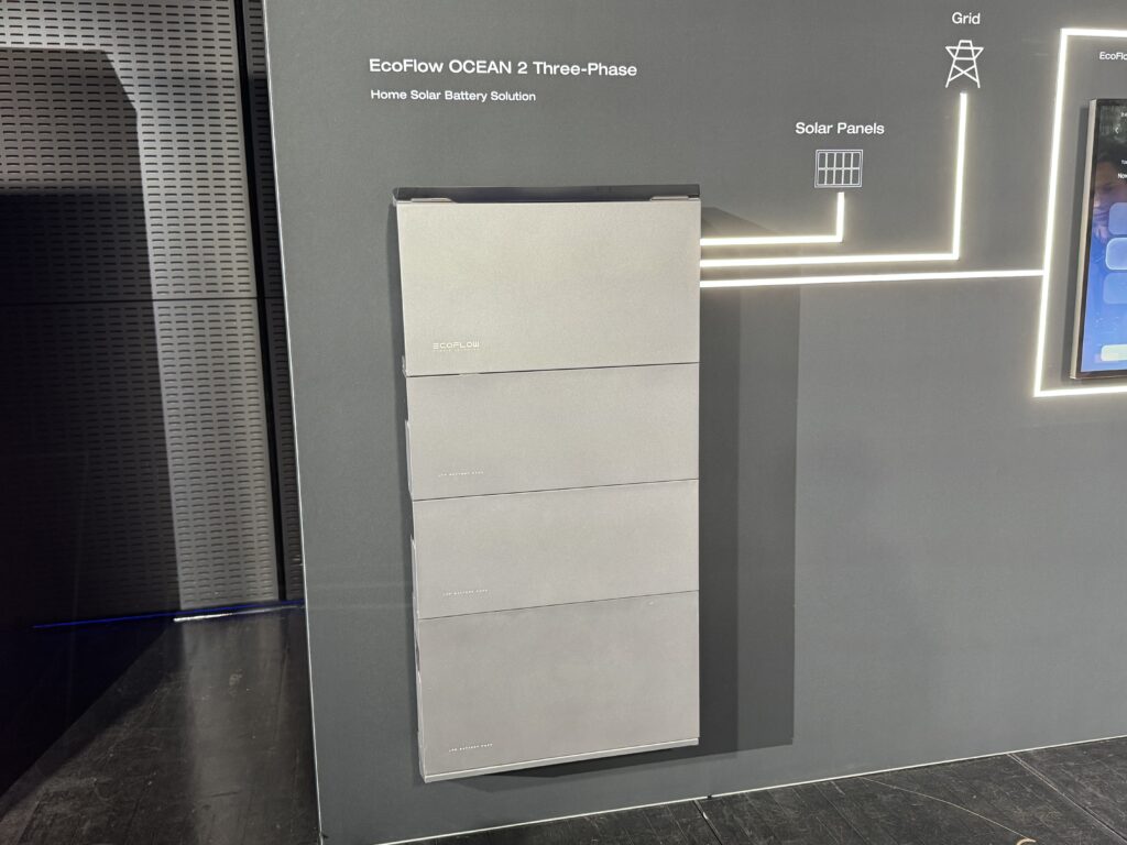 Bei der neuen OCEAN-Serie sind Batterie und Wechselrichter jetzt in einem Gerät vereint.