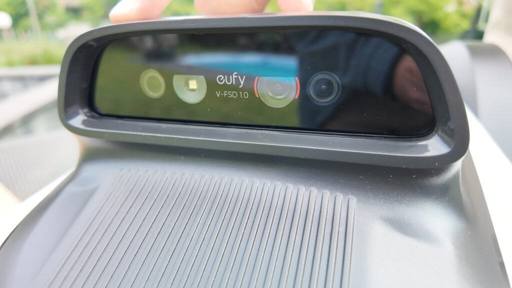 Der eufy C15 navigiert nur per Kameras.