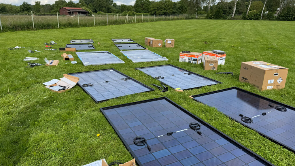 hinter-den-kulissen-vom-balkonkraftwerk-feldtest Solarmodule, Kosten und Kabel