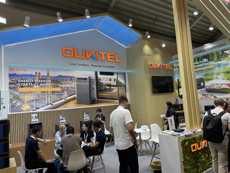 Auf der Intersolar 2026 sorgte der OUKITEL-Stand mit dem neuen Stromspeicher für viel Aufmerksamkeit.