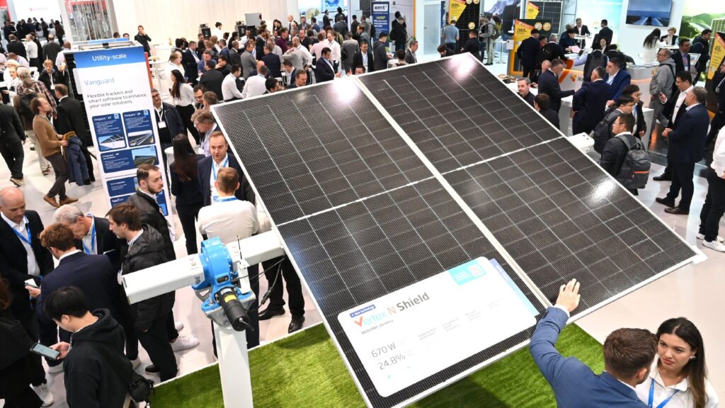 Wir berichten von der InterSolar vor allem über Balkonkraftwerke und Speicherlösungen.