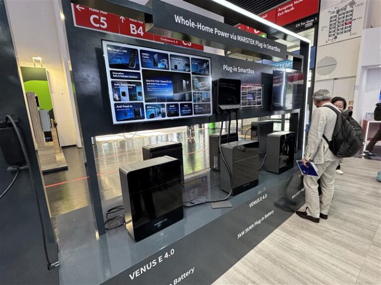 Marstek auf der Intersolar 2026: Vier Speicher, vier Haushalte – und ein Modell, das aus der Reihe tanzt