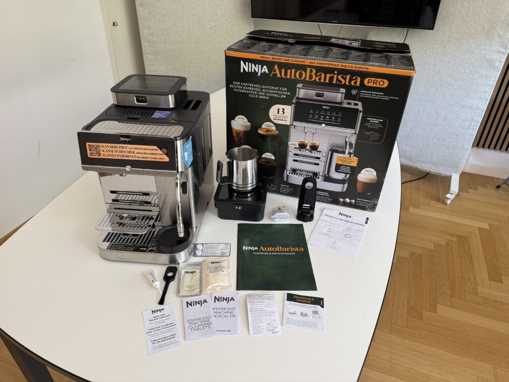 Der Lieferumfang besteht aus viel Papierkram.