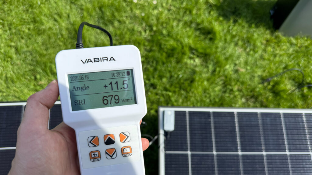 pyranometer-modulwinkel-messung-mariella Mit diesem Pyranometer lässt sich die Intensität der Sonneneinstrahlung in W/m² und der Neigungswinkel von Gegenständen messen