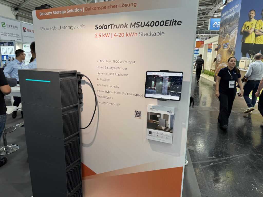Der SolarTrunk MSU4000 Elite ist ein Balkonkraftwerk Speicher mit 4kWh Kapazität.