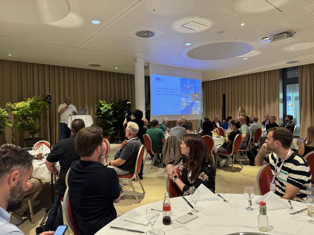 Beim Zendure Dinner gab es verschiedene Vorträge und Redebeiträge rund um die Themen Solar- und Energiewirtschaft.