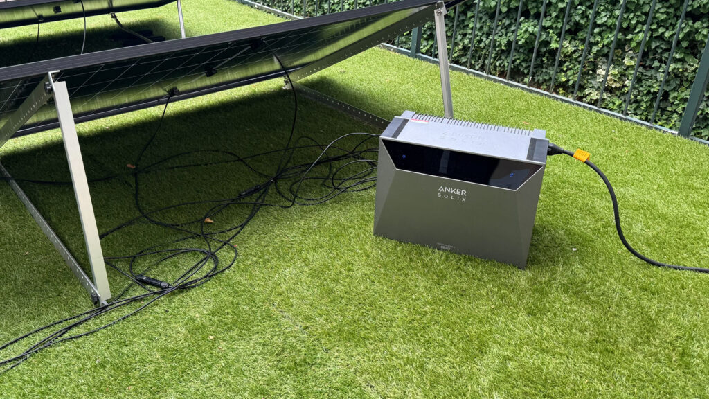 Die Anker SOLIX 4 kann bis zu 5.000 Watt Solarenergie aufnehmen.