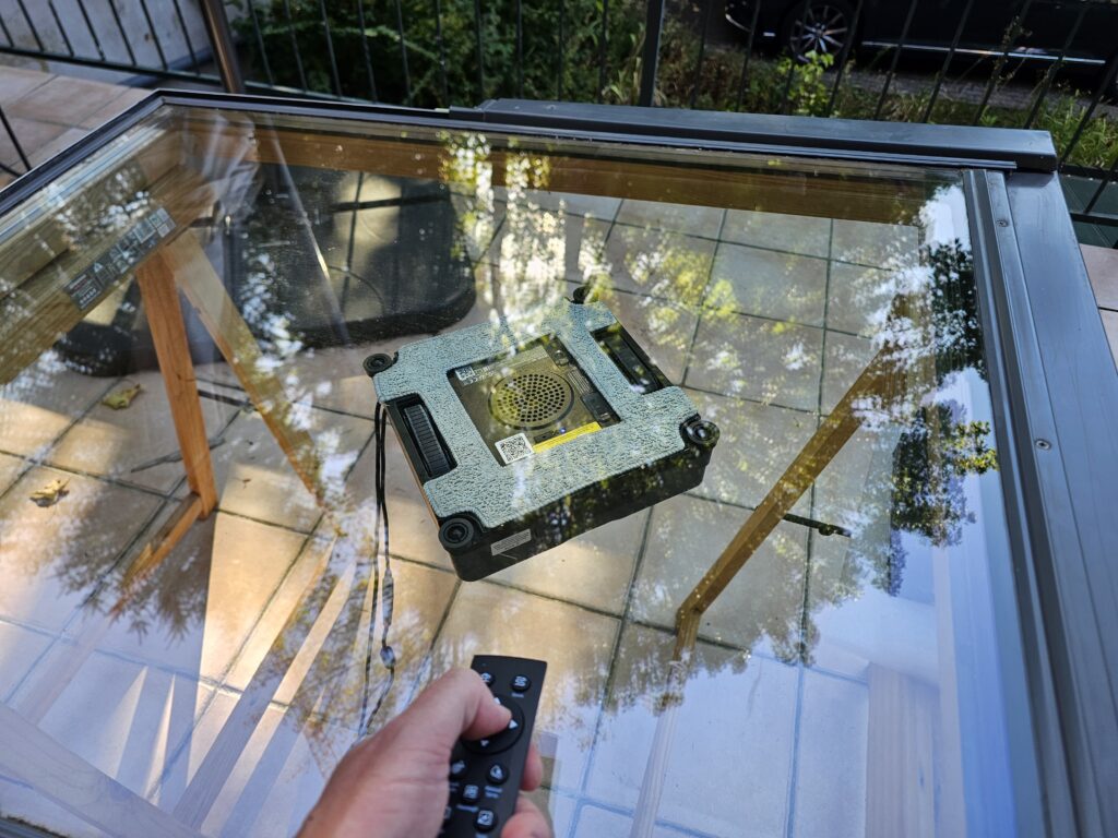 Absolute Ausnahme: Bereits bei einer minimalen Neigung von 5° kann der MOVA N1 mit der Fernbedienung gesteuert werden.