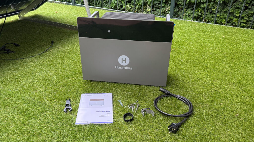 lieferumfang-hoymiles-hibattery-4020-x-speicher HiBattery 4020 X Speicher mit Kabel, Bedienungsanleitung und Schrauben