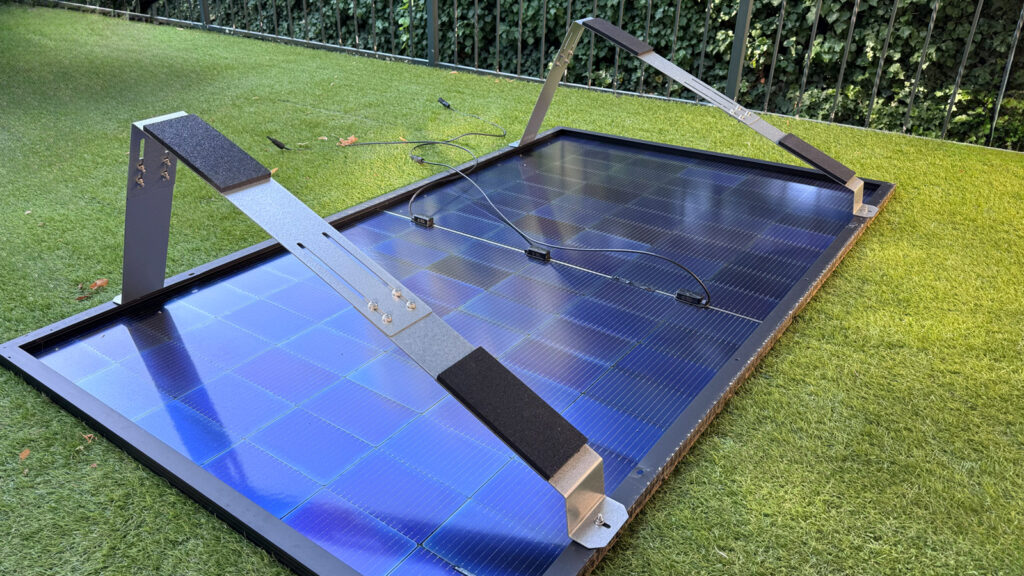 nachtest-neue-solago-halterung-2026 Für den Nach-Test haben wir die neue Solago Halterung an einem klassischen Solarmodul verschraubt