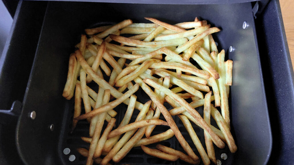 philips-series-3000-pommes-frites-zubereitung Bei den Pommes konnte uns diese Heißluftfritteuse nicht überzeugen