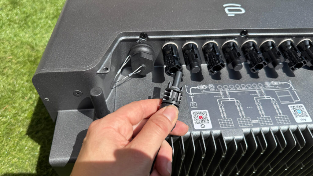 solarmodule-mit-sigenmate-2700-ultra Bei diesem Speicher dürfen insgesamt bis zu 8 Solarmodule angeschlossen werden