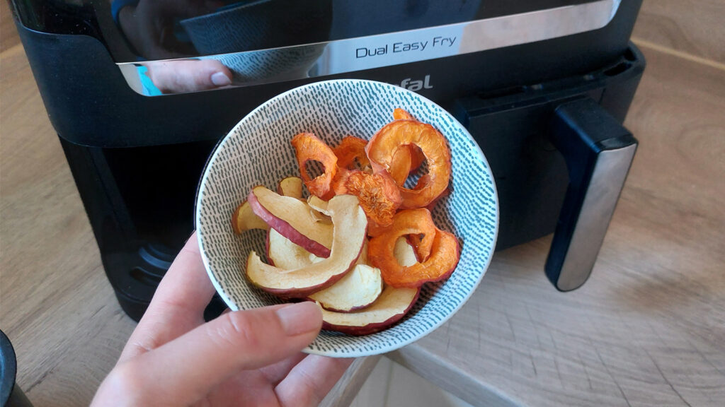 trockenobst-herstellung-per-tefal-dual-easy-fry Trockenfrüchte gelangen im Test gut, aber im Garraum fand nur relativ wenig Obst Platz