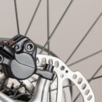 Wird 2026 immer relevanter: Viele E-Bikes haben noch kein ABS verbaut, obwohl es schwere Unfälle verhindern kann.
