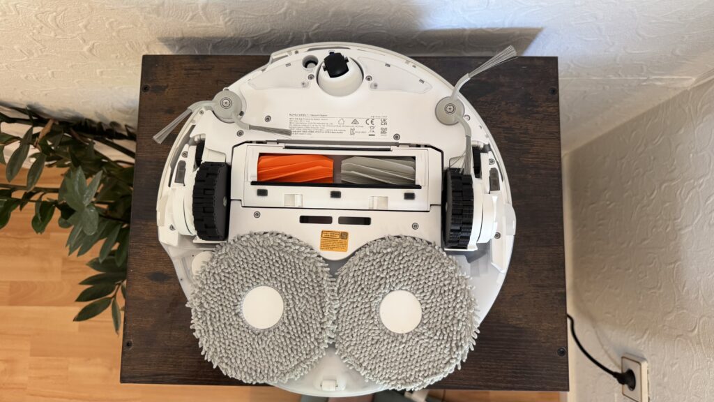 Beim Wischen setzt der ROMO 2 auf ein Wischmopp-System.