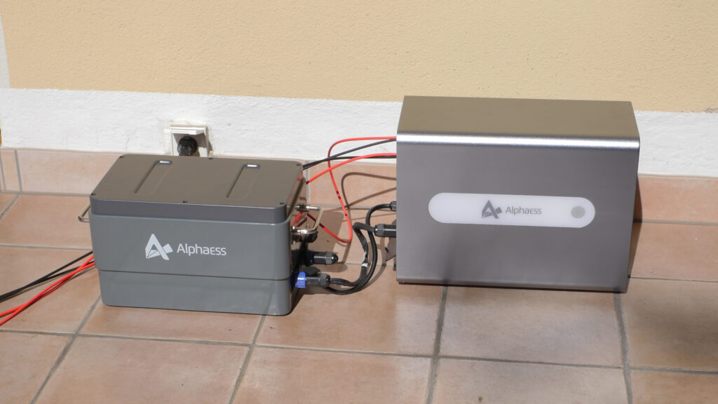 verkabelung-apha-ess-vitapower Diese beiden Speichermodule haben wir im Test selbst verkabelt
