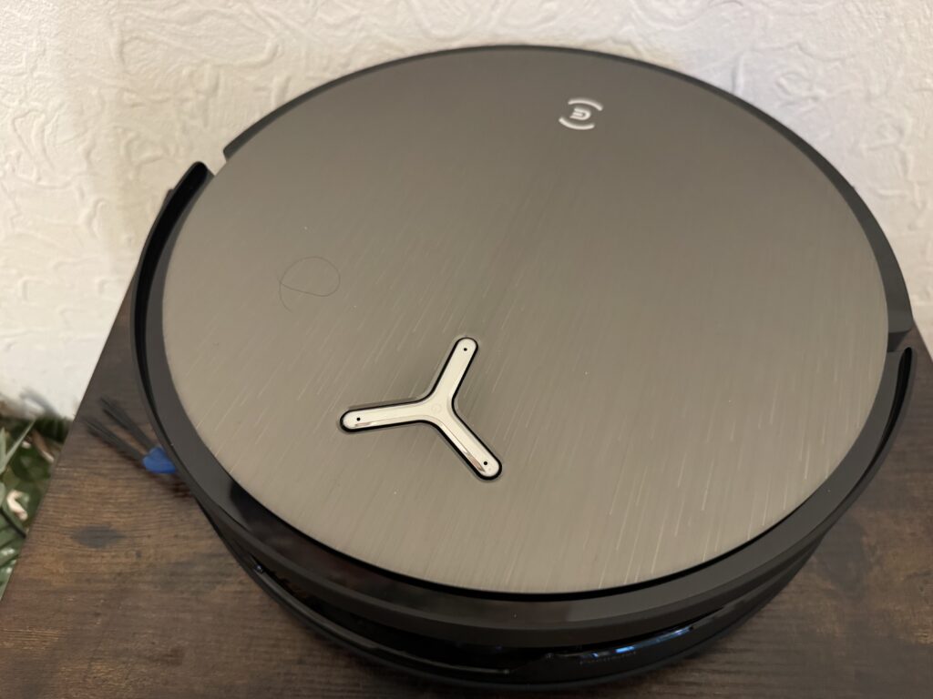 Die Oberseite des X12S ist gebürstetem Metall nachempfunden.
