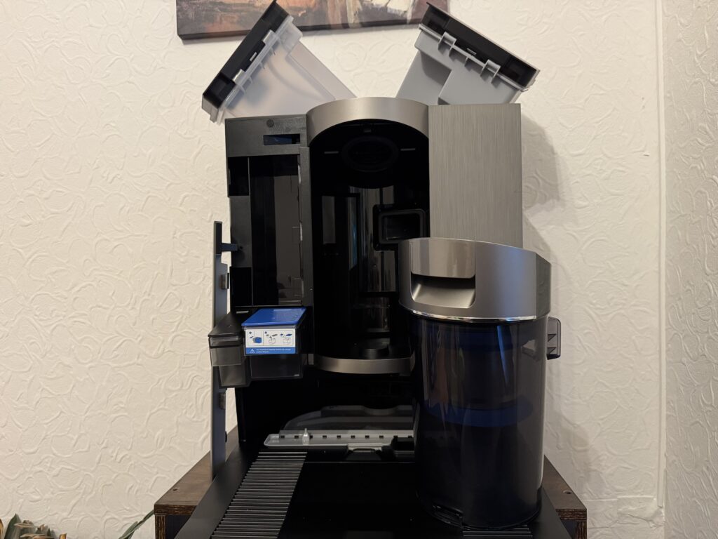 Die Station des X12S kommt ohne Beutel aus.