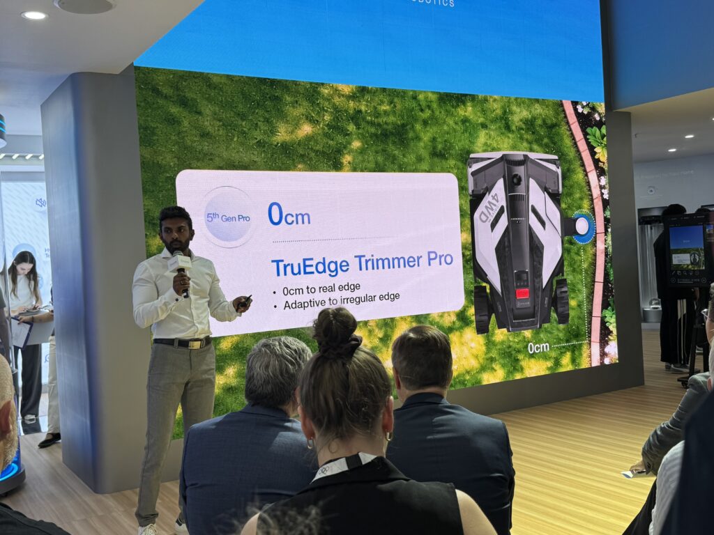 Auf einer einstündigen Keynote präsentierte ECOVACS all seine neuen Produkte.
