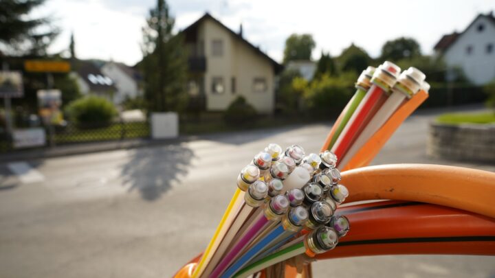 Lohnt sich Glasfaser zuhause wirklich? Kosten, Tempo, Nutzen