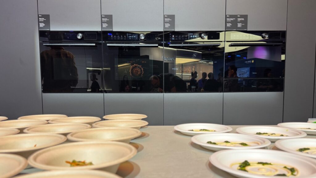 Midea SpaceMaster: 350°C Backofen mit Graphen-Heizung