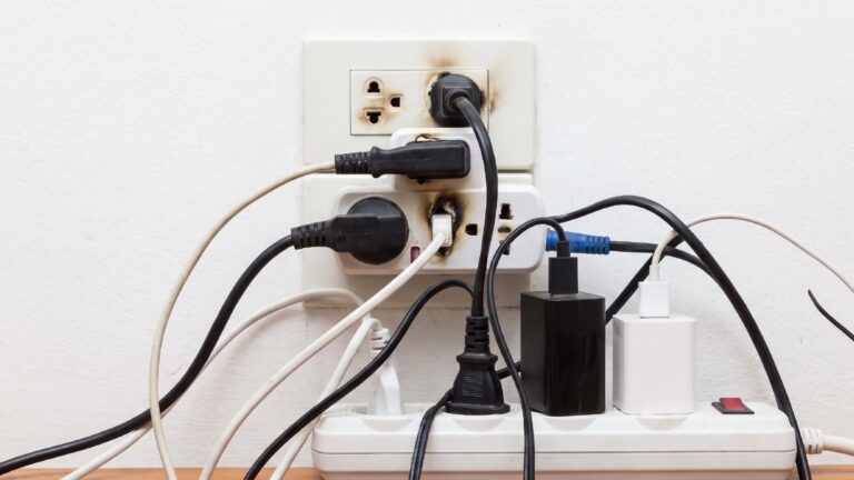 Brandgefahr Mehrfachsteckdose: Welche Haushaltsgeräte zu viel Watt ziehen