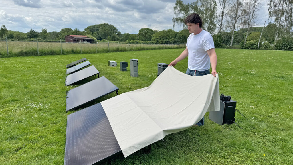 welchen-einfluss-hat-verschattung-auf-solarmodule Bei unserem Feldtest haben wir die Verschattung mit Tüchern simuliert