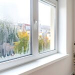 Zu hohe Luftfeuchtigkeit in der Wohnung begünstigt Schimmel.