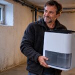 Feuchte Keller sind ein großes Ärgernis. Mit einem Luftentfeuchter schafft man schnelle Abhilfe.