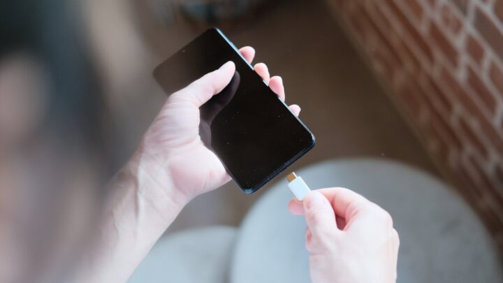 Handy über Nacht laden? Diese Einstellung schont deinen Akku