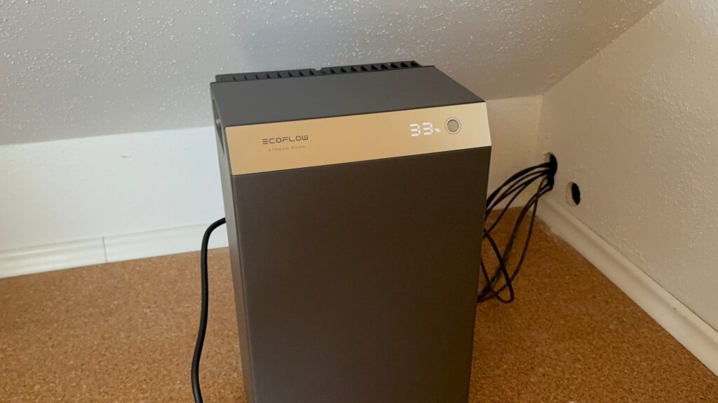 IM Betrieb wird der Ladestand über ein kleines Display angezeigt.