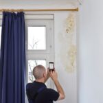 Raumecken an Außenwänden gehören zu den besonders schimmelgefährdeten Stellen.