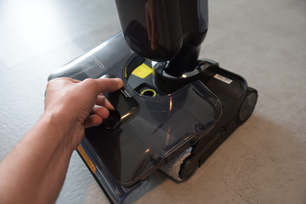 Der Frischwassertank fasst 880 ml und lässt sich einfach entnehmen.