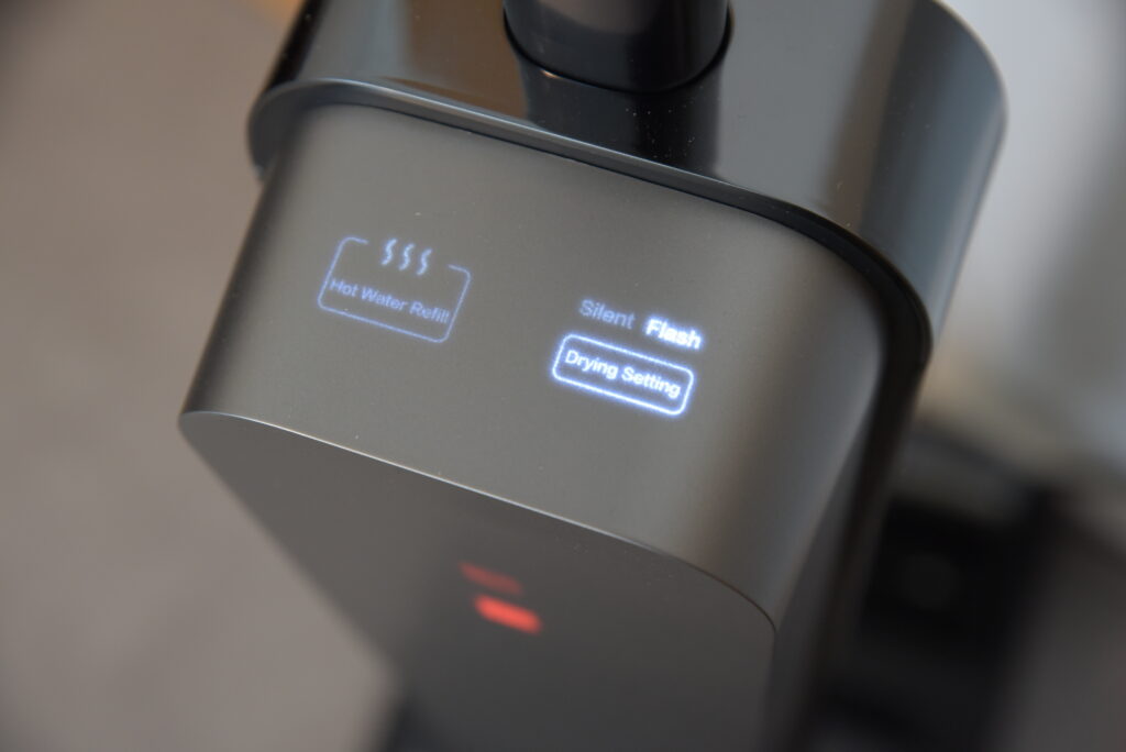 Die LED-Anzeige ist nicht nur pfiffig gelöst, sondern auch auf das Nötigste beschränkt.